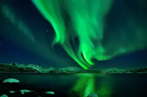 Northern Lights Reflection Drucke: Aurora night