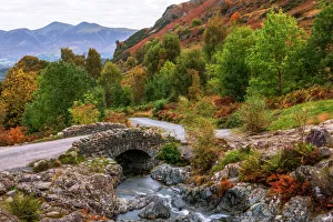 Herbstfarben am Ashness-Bach in Keswick im Nationalpark Der Lake-Distrikt in der Grafschaft Cumbria im Vereinigten Königreich