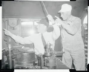 Vintage American Politics Drucke: Adlai Stevenson at the Controls of a Switch Engine