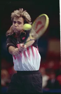 Andre Agassi Tennis Drucke: Andre Agassi Making Return