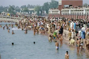 Solar Eclipse Photography Drucke: Bathers During Solar Eclipse