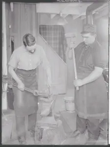 Traditional Craftsmanship Skills Drucke: Blacksmiths At Work