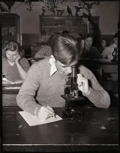 Classroom Learning Environment Drucke: Boy Looking into Microscope