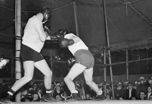 Boxing Ring Photos Drucke: Around the Clock with the Champ