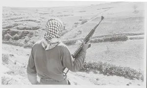 Middle East Conflict Images Drucke: Commando Guarding Camp