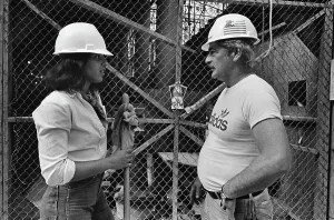 Women In Construction Industry Drucke: Construction Worker And Foreman Talking