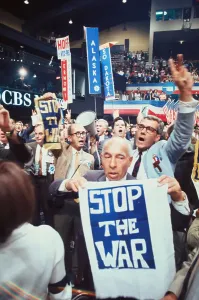 Anti War Movement Drucke: Delegates Protesting Vietnam War
