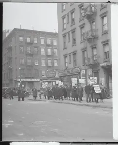New York City Protests Drucke: Demonstrators Protesting Evictions