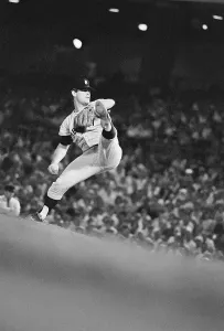 Denny McLain in Werfposition