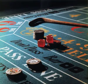 Dice Game Drucke: Dice and Chips on Craps Table