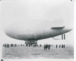 Vintage Aircraft Image Drucke: Dirigible