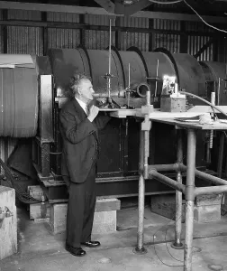 Scientist Portrait Drucke: Dr Michelson Checking His Instruments