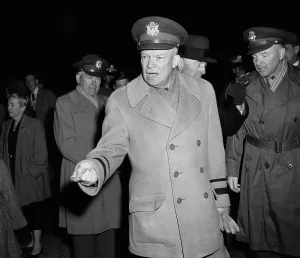 Dwight D Eisenhower Drucke: Dwight D. Eisenhower Gesturing & Talking