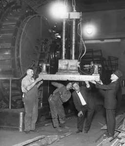 Thomas Alva Edison Image Drucke: Edison'S First And Largest Dynamo