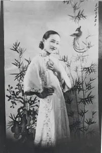 Female Athlete Portraits Drucke: Female Dare Devil E. E. Dick Posing