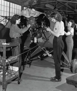 Women In Aviation Industry Drucke: Final Assembly