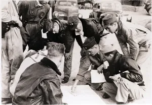 WWII Fighter Pilots Drucke: The Flying Sharks Plan Their Attack