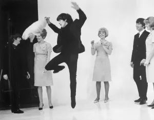 Beatles Band Members Drucke: George Harrison Practicing Dance Steps