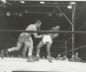 Heavyweight Boxing Match Drucke: Joe Walcott Avoiding Punch