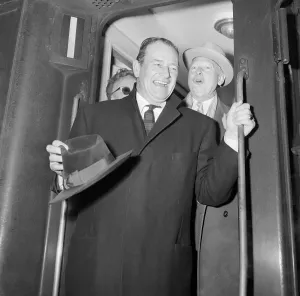 Classic Movie Premieres Drucke: John Wayne Arriving In Paris