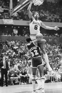 80s Sports Memorabilia Drucke: Julius Erving after Making Points