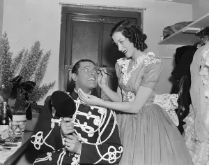Classic Hollywood Glamour Shots Drucke: Kitty Carlisle Backstage with Actor