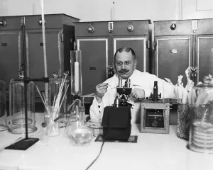 Healthcare Professional Photo Drucke: Lab Tech Examining Slide At Microscope