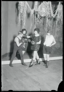 Early 20th Century Boxing Drucke: Learning How to Box