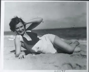 Vintage Beachwear Drucke: Leslie Leonard Posing in Bathing Suit
