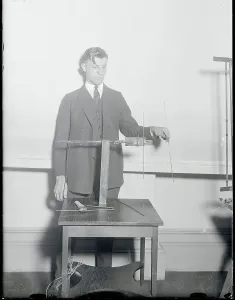 Vintage Radio Equipment Drucke: Man with Light Device