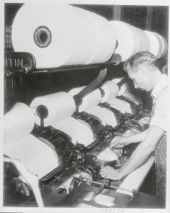 Textile Manufacturing Drucke: Man Operating a Comber