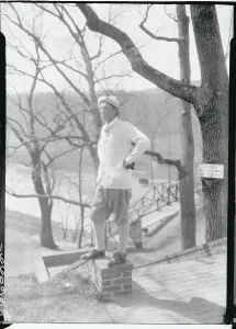 Full Length Male Figure Drucke: Man Posing on a Ledge