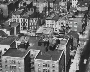 Manhattan Skyline History Drucke: Manhattan Rooftops