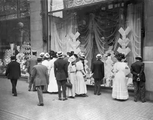 Early 20th Century Shopping Experience Drucke: Marshall Field'S Store Window