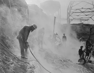Construction Worker Images Drucke: Men Using Jackhammers During Dam Construction