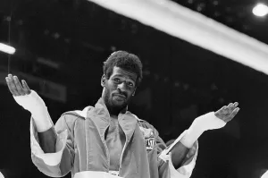 Olympic Gold Medalists Drucke: Michael Spinks Gesturing in Ring