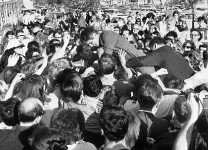 Vintage Car Image Drucke: Mobbed