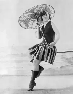 Vintage Beachwear Drucke: Model in 1920's Bathing Suit