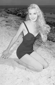 Retro Swimwear Fashion Drucke: Model Holding Coconut on Beach