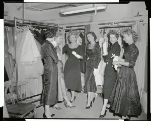 Medium Group Of People Images Drucke: Models Backstage