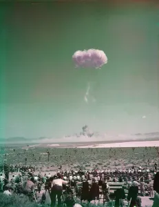 Mushroom Cloud Formation Drucke: Mushroom Cloud from Atomic Explosion