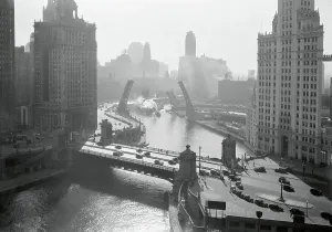 Chicago River Bridge Drucke: Opened Bridge over River