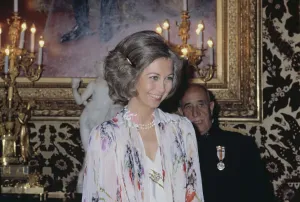 Head And Shoulders Portrait Photos Drucke: Queen Sofia of Spain