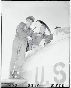 Aircraft Photography Drucke: Robert Ruby Shaking Hands with Robert Scott