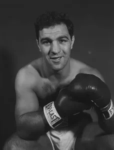 Drucke von Rocky Marciano im Ring auf den Riemen : Featured Photograph