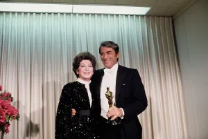 Rosalind Russell und Gregory Peck