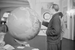 Russian Space Exploration Drucke: Russian Scientists Plotting Flight of Sputnik