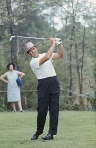 Golf Legends Of The Past Drucke: Sam Snead Practicing for Masters