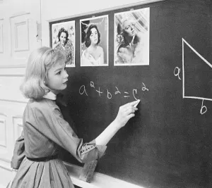 Sandra Dee arbeitet an einem Matheproblem