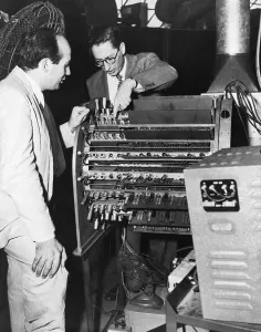 American Inventors Drucke: Scientists Work on Computer